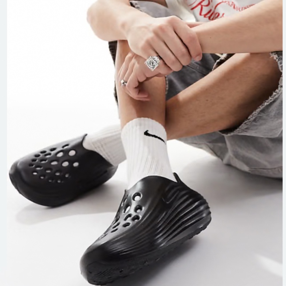 Nike ReactX Rejuven8 Slip On Shoes/Black on Black/M 7/W8